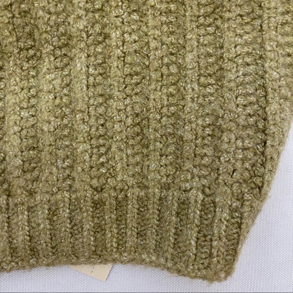 4/$20 Universal Thread Green Knit Infinity Scarf - Picture 4 of 4